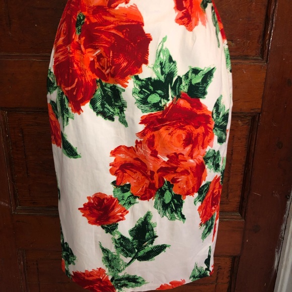 Pinup Couture Red Roses Pencil Skirt - Picture 3 of 8